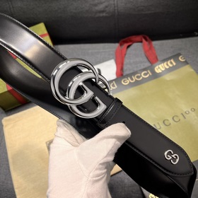 Gucci  Ширина 4,0 см  Каждый сезон логотип бренда обновляется,