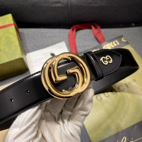 Gucci  Ширина 4,0 см  Каждый сезон логотип бренда обновляется,