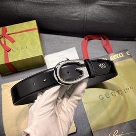 Gucci  Ширина 4,0 см  Каждый сезон логотип бренда обновляется,
