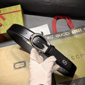 Gucci  Ширина 4,0 см  Каждый сезон логотип бренда обновляется,
