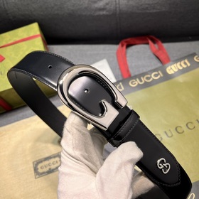 Gucci  Ширина 4,0 см  Каждый сезон логотип бренда обновляется,