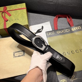 Gucci  Ширина 4,0 см  Каждый сезон логотип бренда обновляется,