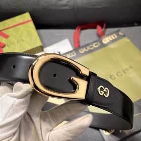 Gucci  Ширина 4,0 см  Каждый сезон логотип бренда обновляется,