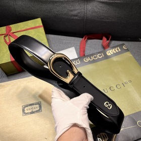Gucci  Ширина 4,0 см  Каждый сезон логотип бренда обновляется,