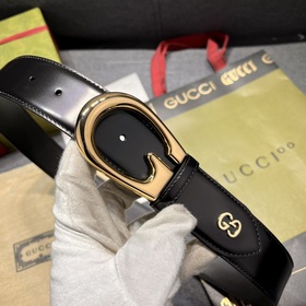 Gucci  Ширина 4,0 см  Каждый сезон логотип бренда обновляется,