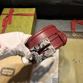 Gucci, ширина 4,0 см, новая модель. Пряжка в форме буквы G являет