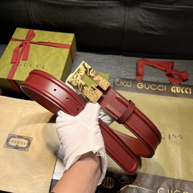 Gucci, ширина 4,0 см, новая модель. Пряжка в форме буквы G являет