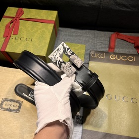Gucci, ширина 4,0 см, новая модель. Пряжка в форме буквы G являет
