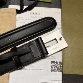 Gucci, ширина 4,0 см, новая модель. Пряжка в форме буквы G являет