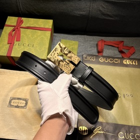 Gucci, ширина 4,0 см, новая модель. Пряжка в форме буквы G являет