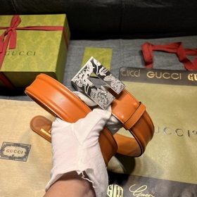 Gucci, ширина 4,0 см, новая модель. Пряжка в форме буквы G являет