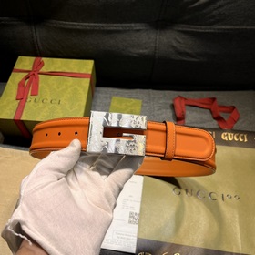 Gucci, ширина 4,0 см, новая модель. Пряжка в форме буквы G являет
