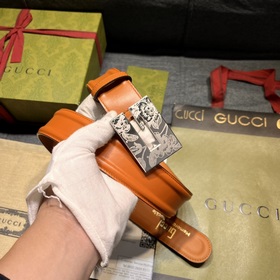 Gucci, ширина 4,0 см, новая модель. Пряжка в форме буквы G являет