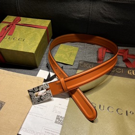 Gucci, ширина 4,0 см, новая модель. Пряжка в форме буквы G являет