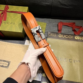 Gucci, ширина 4,0 см, новая модель. Пряжка в форме буквы G являет