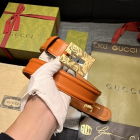 Gucci, ширина 4,0 см, новая модель. Пряжка в форме буквы G являет