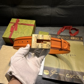 Gucci, ширина 4,0 см, новая модель. Пряжка в форме буквы G являет