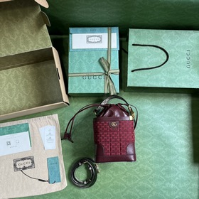 Мини-сумка через плечо из канваса GG. Мужские сумки Gucci преодол