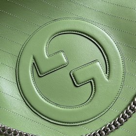 Средняя сумка-тоут из серии Gucci Blondie. Сумкиз серии Gucci Blo
