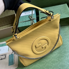Средняя сумка-тоут из серии Gucci Blondie. Сумкиз серии Gucci Blo