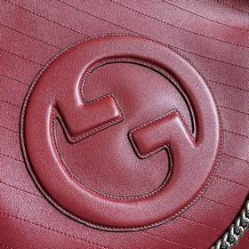 Средняя сумка-тоут из серии Gucci Blondie. Сумкиз серии Gucci Blo