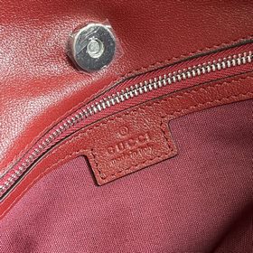 Средняя сумка-тоут из серии Gucci Blondie. Сумкиз серии Gucci Blo