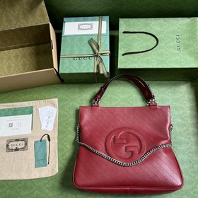 Средняя сумка-тоут из серии Gucci Blondie. Сумкиз серии Gucci Blo