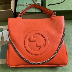 Средняя сумка-тоут из серии Gucci Blondie. Сумкиз серии Gucci Blo