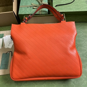 Средняя сумка-тоут из серии Gucci Blondie. Сумкиз серии Gucci Blo
