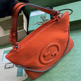 Средняя сумка-тоут из серии Gucci Blondie. Сумкиз серии Gucci Blo