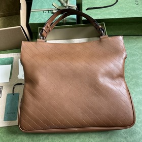 Средняя сумка-тоут из серии Gucci Blondie. Сумкиз серии Gucci Blo