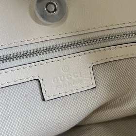 Средняя сумка-тоут из серии Gucci Blondie. Сумкиз серии Gucci Blo