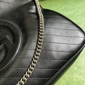 Средняя сумка-тоут из серии Gucci Blondie. Сумкиз серии Gucci Blo