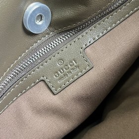 Средняя сумка-тоут из серии Gucci Blondie. Сумкиз серии Gucci Blo