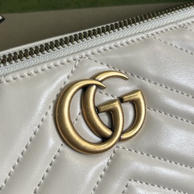 Сумка через плечо из кожи GG Marmont стеганым узором. Благодаря у