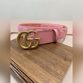 Новая модель Gucci GG Supreme из ПВХ, украшенная фирменным элемен