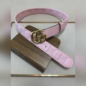 Новая модель Gucci GG Supreme из ПВХ, украшенная фирменным элемен