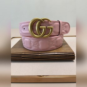 Новая модель Gucci GG Supreme из ПВХ, украшенная фирменным элемен