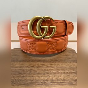 Новая модель Gucci GG Supreme из ПВХ, украшенная фирменным элемен