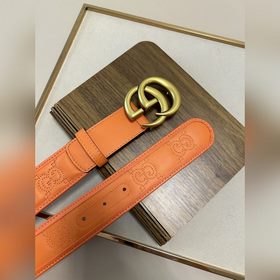 Новая модель Gucci GG Supreme из ПВХ, украшенная фирменным элемен