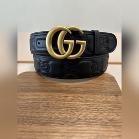 Новая модель Gucci GG Supreme из ПВХ, украшенная фирменным элемен