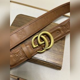 Новая модель Gucci GG Supreme из ПВХ, украшенная фирменным элемен