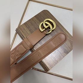 Новая модель Gucci GG Supreme из ПВХ, украшенная фирменным элемен