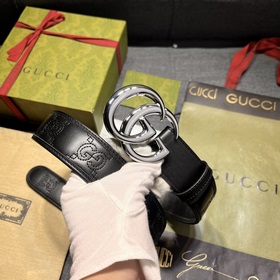Gucci  Ширина 4,0 см  Новая модель Каждый сезон бренд обновляет