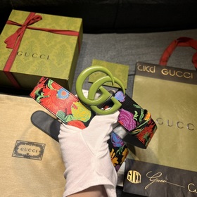 Gucci  Ширина 4,0  Новая модель из фирменного магазина, подлин