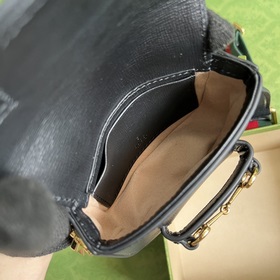 Кошелек с ремешком из серии Gucci Horsebit 1955. Серия Gucci Hors