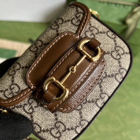 Кошелек с ремешком из серии Gucci Horsebit 1955. Серия Gucci Hors
