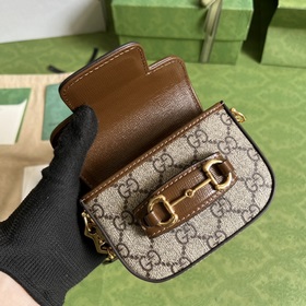 Кошелек с ремешком из серии Gucci Horsebit 1955. Серия Gucci Hors