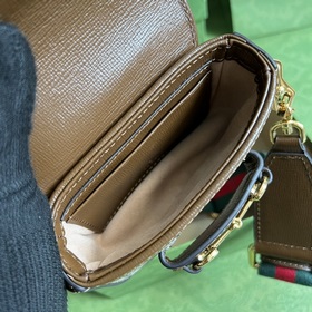 Кошелек с ремешком из серии Gucci Horsebit 1955. Серия Gucci Hors