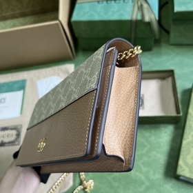 Серия GG Marmont Эта сумка с цепочкой из серии GG Marmont, изгото